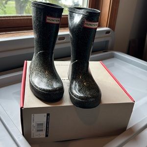 Girls Black glitter hunter boots
